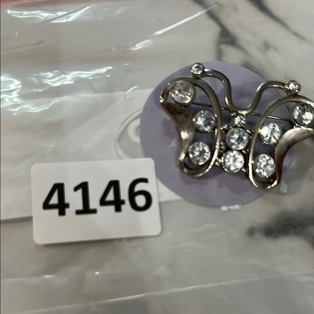 Woman’s Brooch Rhinestone Bezel Set Elegant Silver tone Butterfly pin 4146 L